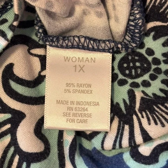 Westport Floral Cold Shoulder Swing Hem Top Size 1X - Picture 3 of 6